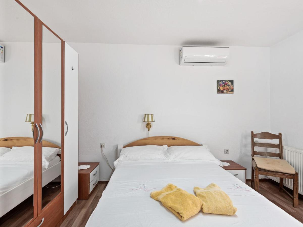 Cosy Holiday Home In Zadar With Garden 外观 照片